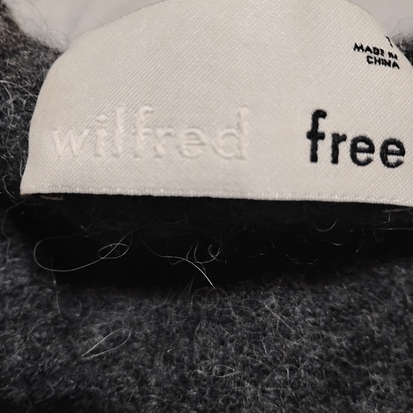 Wilfred Aritzia| Grey Charcoal V-Neck Wool Sweater - Picture 3 of 9